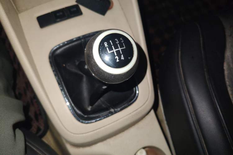 Used Volkswagen Bora 2011 1.6L Manual Fashion Edition Gear Lever