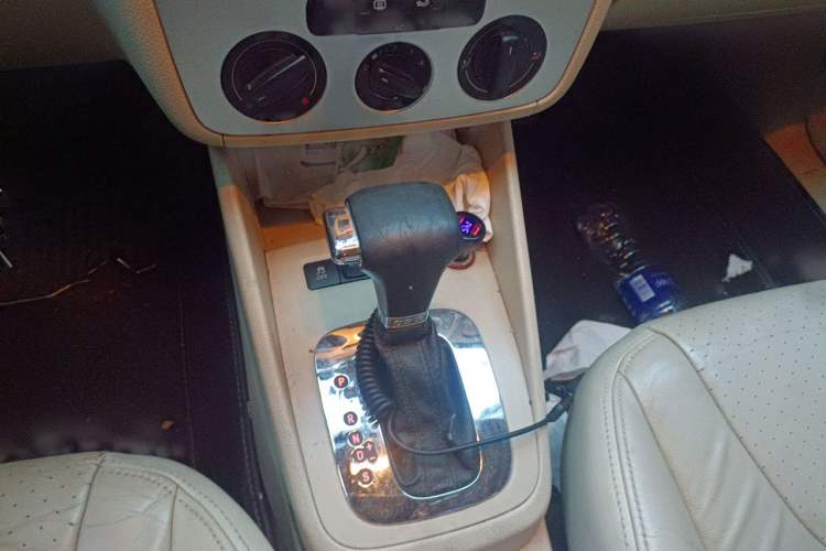 Used Volkswagen Bora 2011 1.4T Automatic Comfort Model Gear Lever