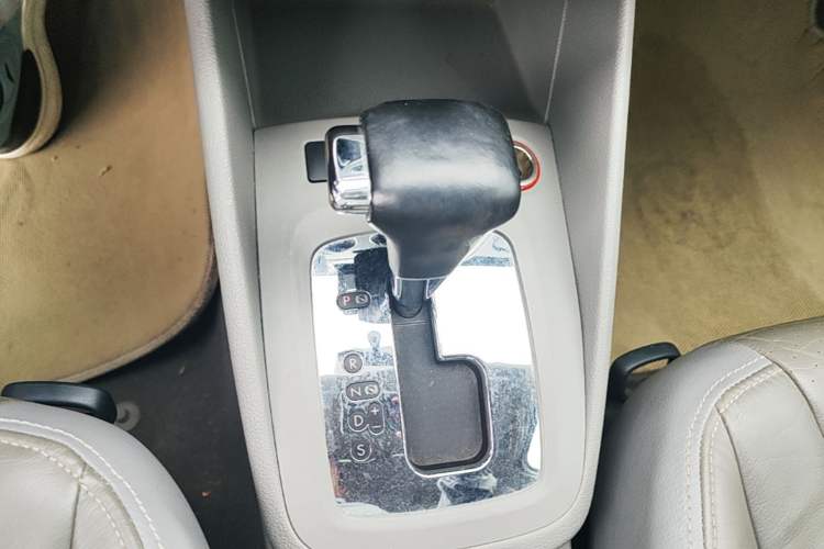 Used Volkswagen Bora 2011 1.6L Automatic Comfort Model Gear Lever