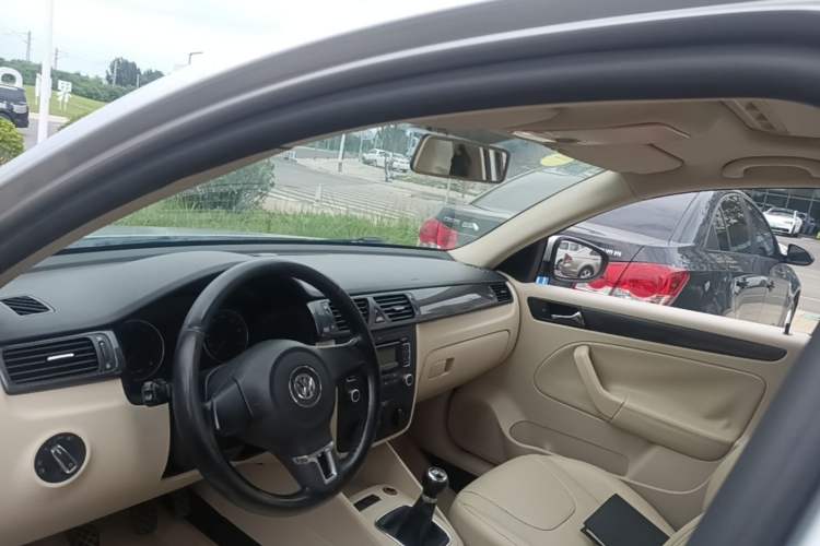Used Volkswagen Bora 2011 1.4T Manual Comfort Model Headliner