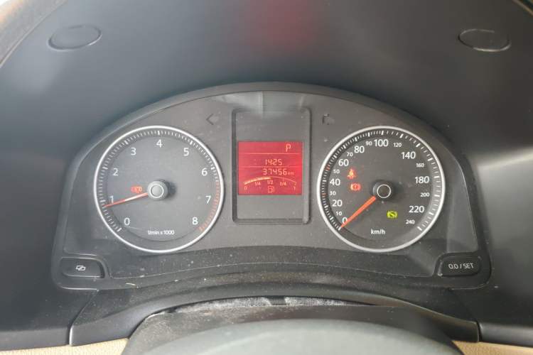 Used Volkswagen Bora 2011 1.6L Automatic Fashion Edition Instrument Cluster