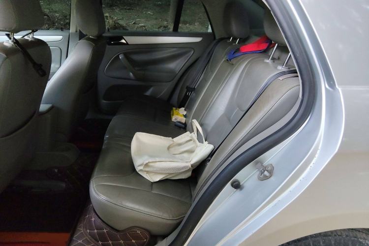 Used Volkswagen Bora 2011 1.6L Automatic Comfort Model Interior 4