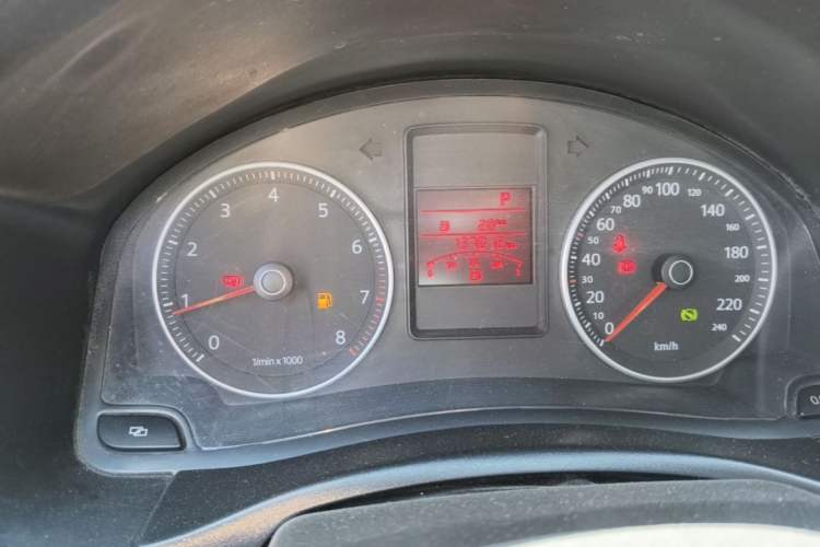 Used Volkswagen Bora 2011 1.6L Automatic Comfort Model Odometer Close Up