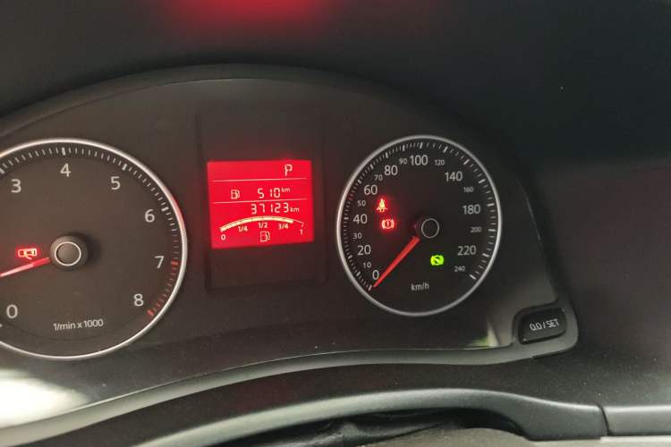 Used Volkswagen Bora 2011 1.6L Automatic Fashion Edition Odometer Close Up