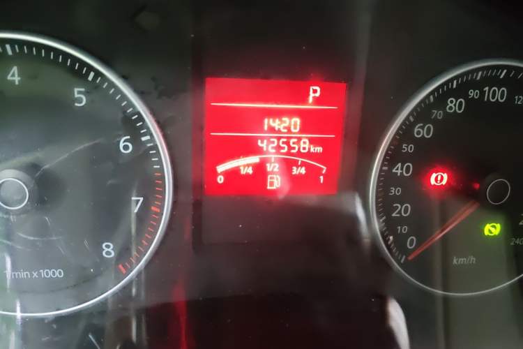 Used Volkswagen Bora 2011 1.6L Automatic Fashion Edition Odometer Close Up