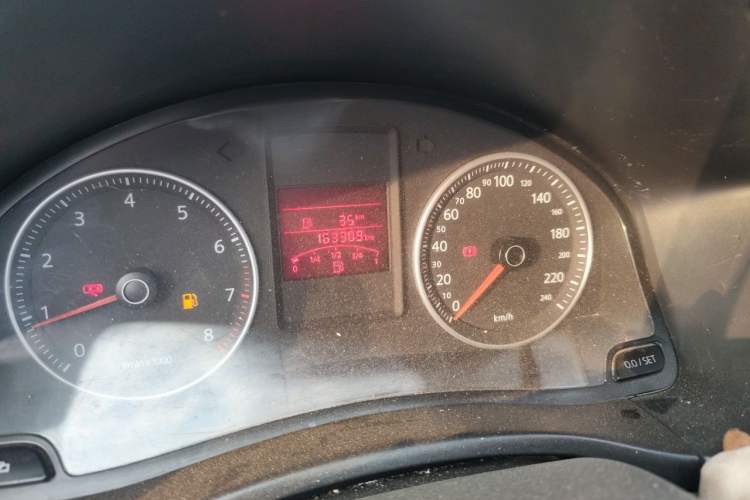 Used Volkswagen Bora 2011 1.6L Manual Fashion Edition Odometer Close Up