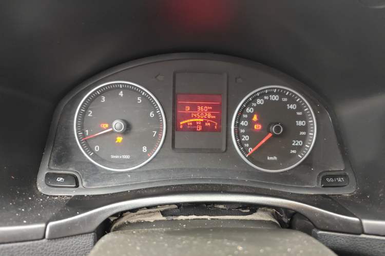Used Volkswagen Bora 2011 1.4T Manual Comfort Model Odometer Close Up
