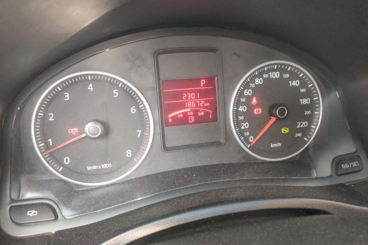 Used Volkswagen Bora 2011 1.4T Automatic Comfort Model Odometer Close Up