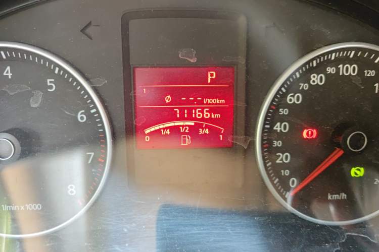 Used Volkswagen Bora 2011 1.6L Automatic Fashion Edition Odometer Close Up