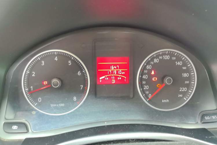 Used Volkswagen Bora 2011 1.6L Manual Fashion Edition Odometer Close Up