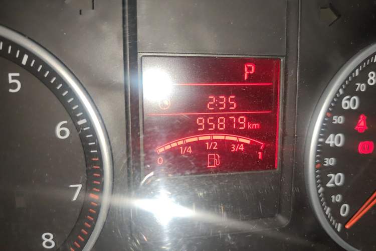 Used Volkswagen Bora 2011 1.4T Automatic Comfort Model Odometer Close Up