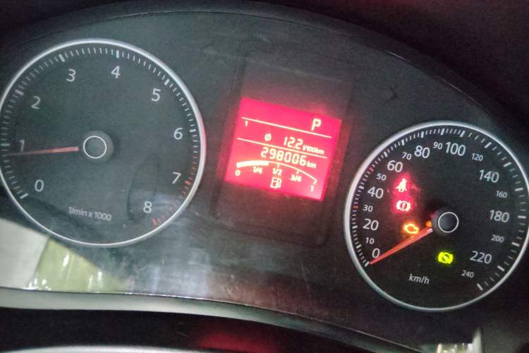 Used Volkswagen Bora 2011 1.6L Automatic Comfort Model Odometer Close Up