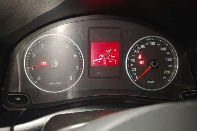 Used Volkswagen Bora 2011 1.6L Manual Fashion Edition Odometer Close Up