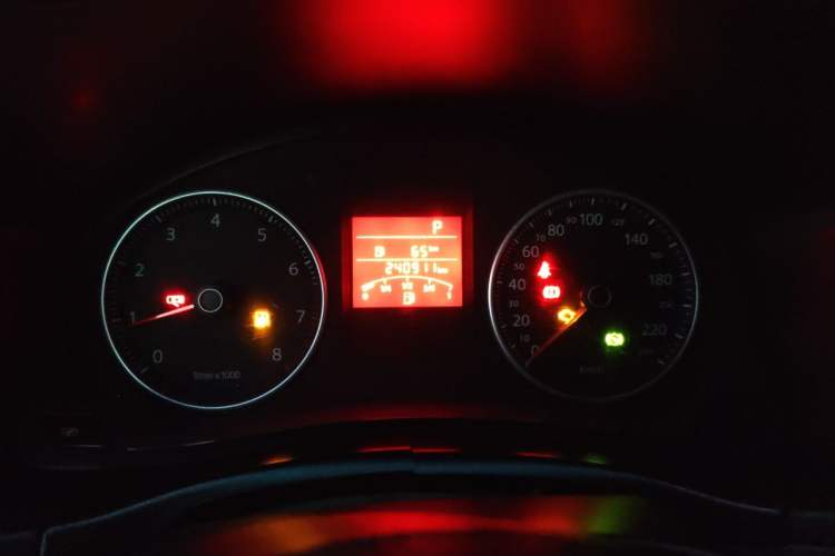 Used Volkswagen Bora 2011 1.6L Automatic Fashion Edition Odometer Close Up