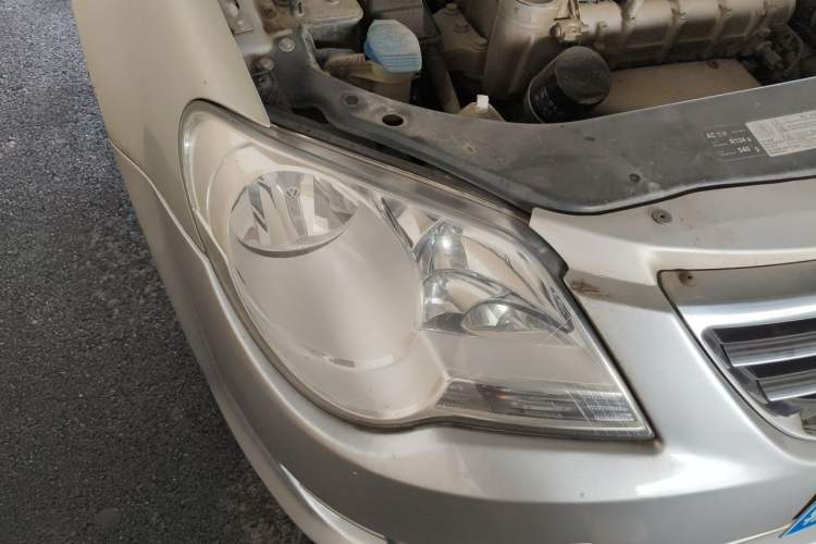 Used Volkswagen Bora 2011 1.6L Automatic Fashion Edition Right Front Headlight
