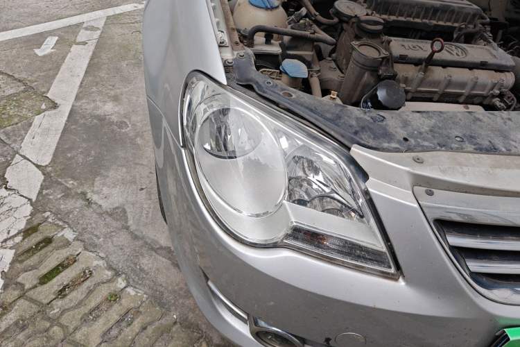 Used Volkswagen Bora 2011 1.6L Automatic Comfort Model Right Front Headlight