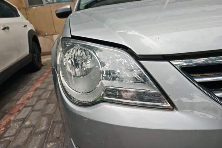 Used Volkswagen Bora 2011 1.6L Automatic Fashion Edition Right Front Headlight