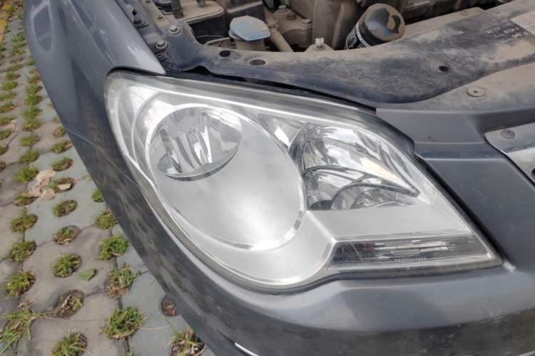 Used Volkswagen Bora 2011 1.6L Automatic Comfort Model Right Front Headlight