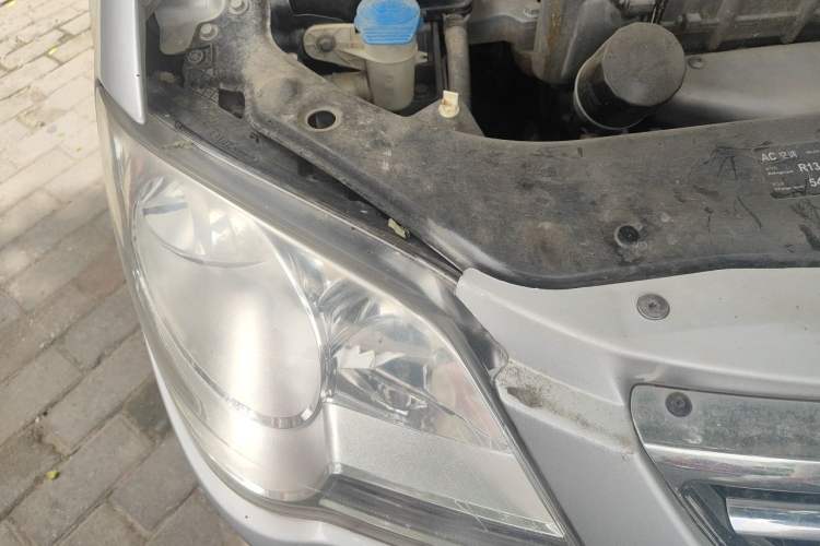 Used Volkswagen Bora 2011 1.6L Automatic Fashion Edition Right Front Headlight