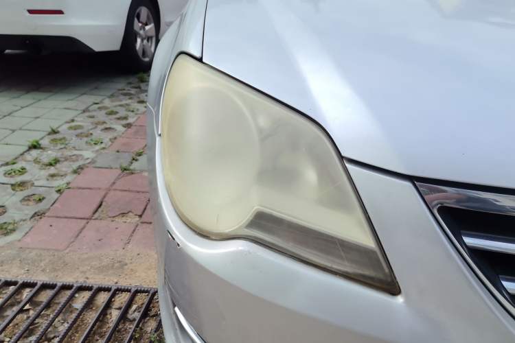 Used Volkswagen Bora 2011 1.6L Manual Fashion Edition Right Front Headlight