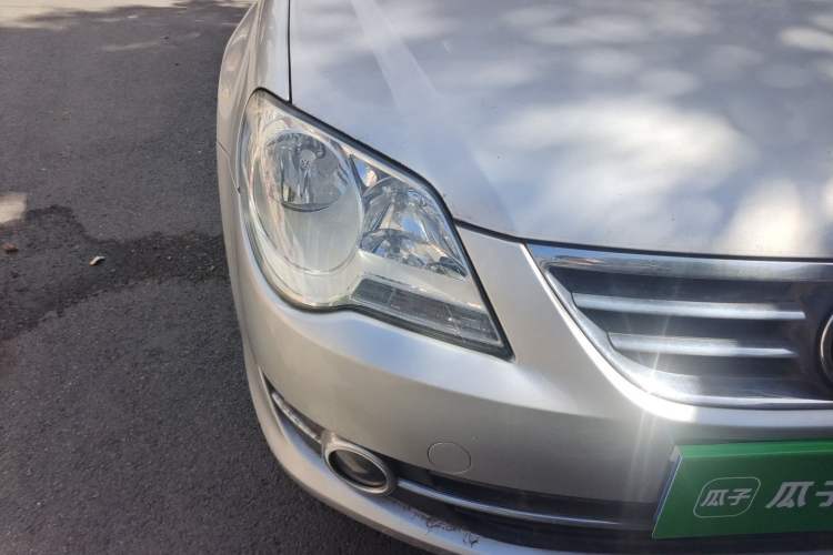 Used Volkswagen Bora 2011 1.6L Automatic Comfort Model Right Front Headlight