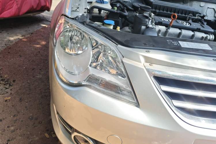 Used Volkswagen Bora 2011 1.6L Automatic Fashion Edition Right Front Headlight
