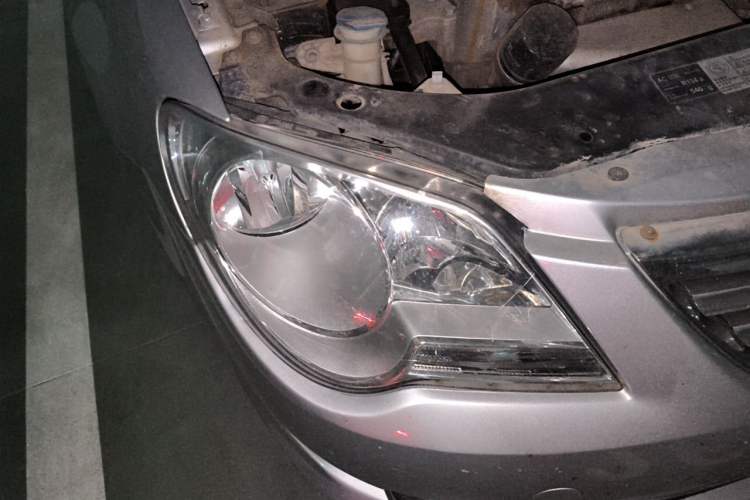 Used Volkswagen Bora 2011 1.6L Automatic Fashion Edition Right Front Headlight