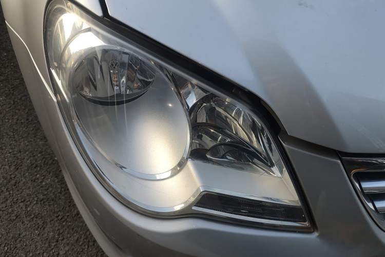 Used Volkswagen Bora 2011 1.6L Automatic Fashion Edition Right Front Headlight