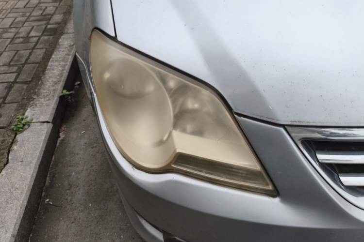 Used Volkswagen Bora 2011 1.6L Automatic Fashion Edition Right Front Headlight