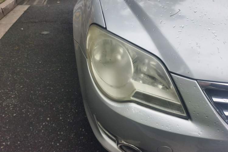 Used Volkswagen Bora 2011 1.6L Automatic Comfort Model Right Front Headlight