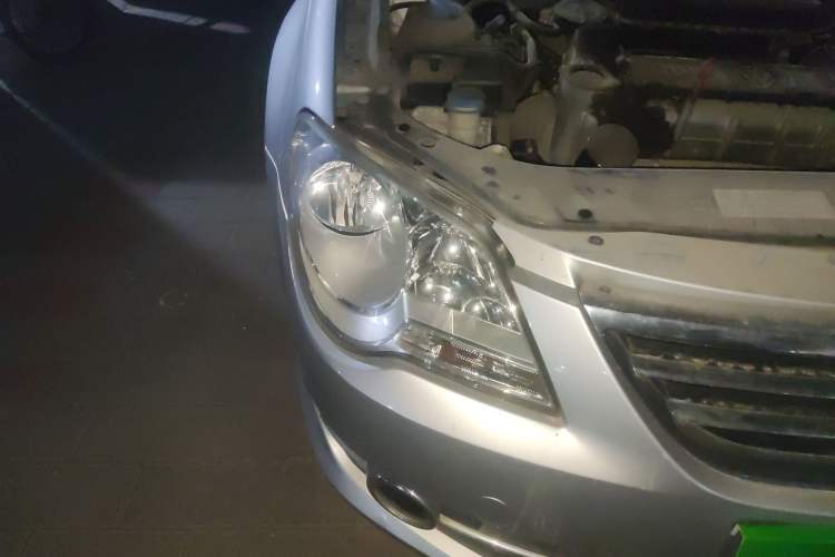 Used Volkswagen Bora 2011 1.6L Automatic Comfort Model Right Front Headlight