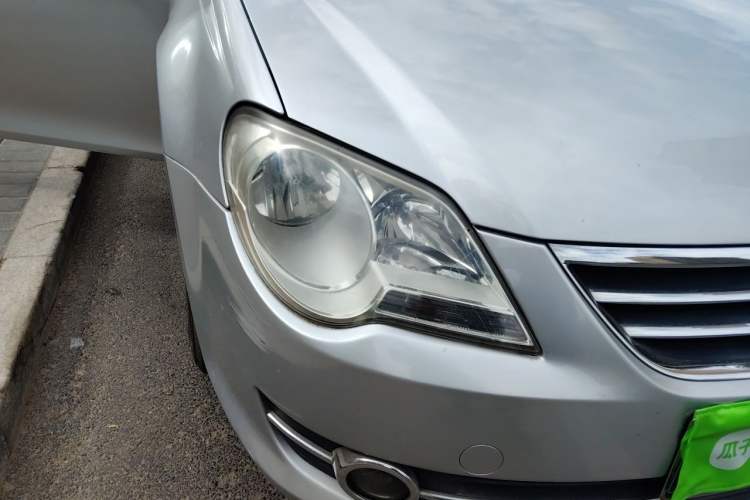 Used Volkswagen Bora 2011 1.6L Manual Comfort Version Right Front Headlight