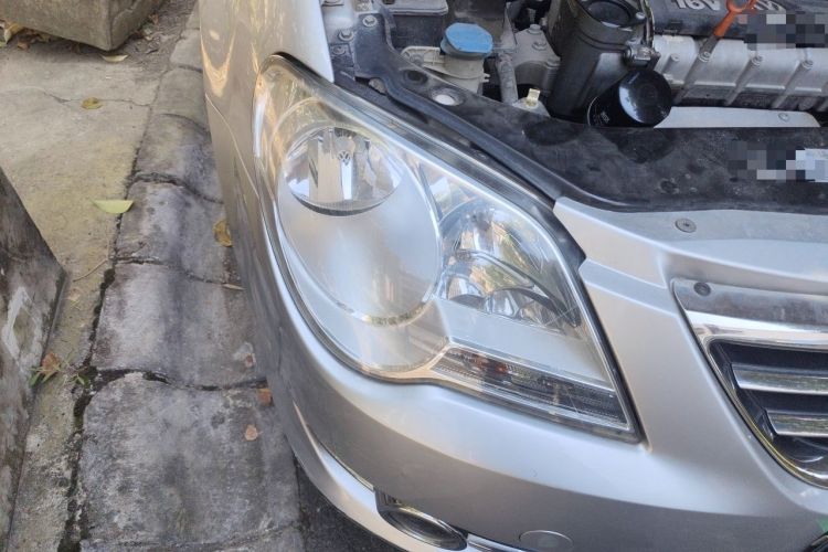 Used Volkswagen Bora 2011 1.6L Automatic Comfort Model Right Front Headlight