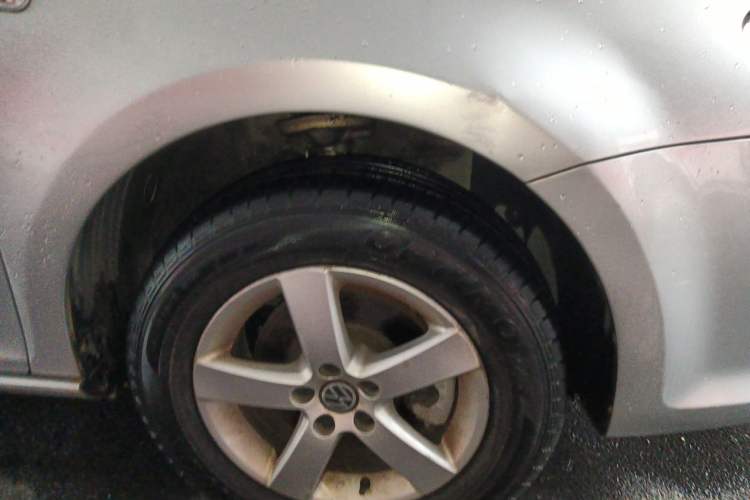 Used Volkswagen Bora 2011 1.6L Manual Comfort Version Right Front Wheel Hub