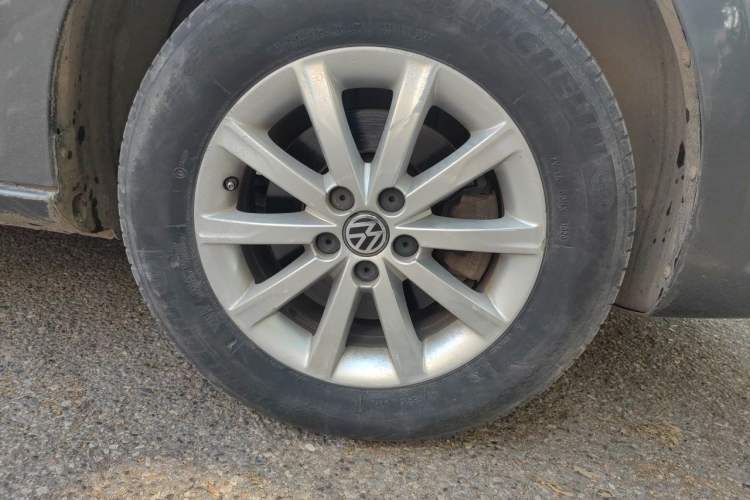 Used Volkswagen Bora 2011 1.6L Manual Comfort Version Right Front Wheel Hub