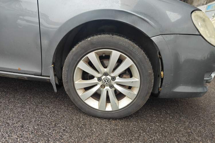 Used Volkswagen Bora 2011 1.4T Manual Comfort Model Right Front Wheel Hub
