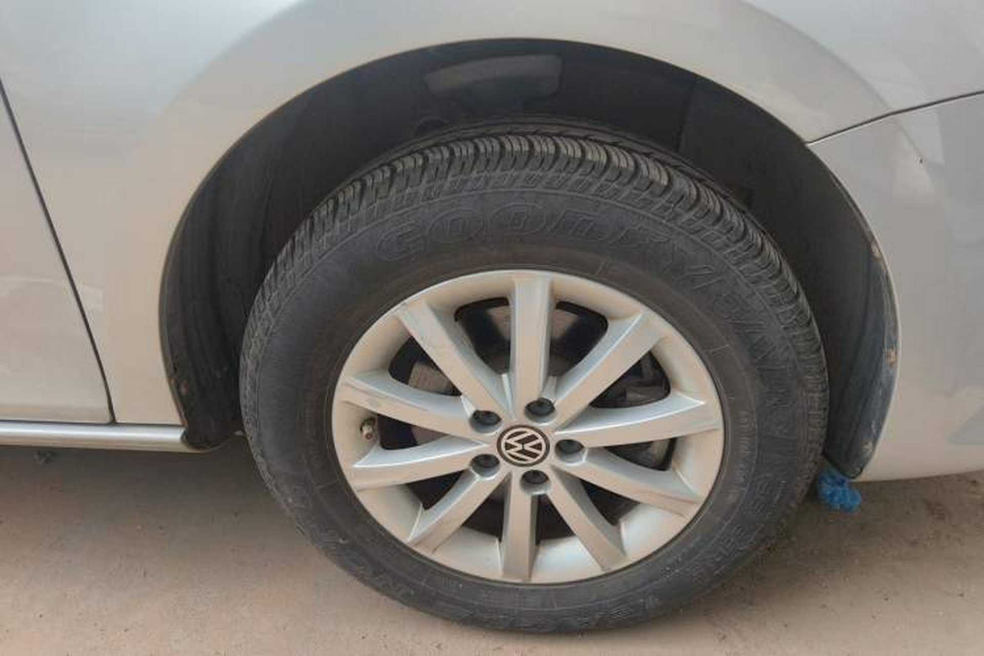 Used Volkswagen Bora 2011 1.6L Manual Comfort Version Right Front Wheel Hub