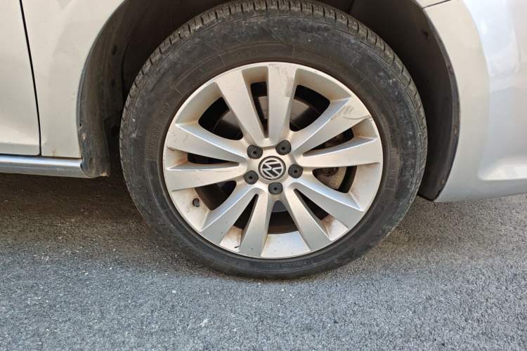 Used Volkswagen Bora 2011 1.4T Automatic Comfort Model Right Front Wheel Hub