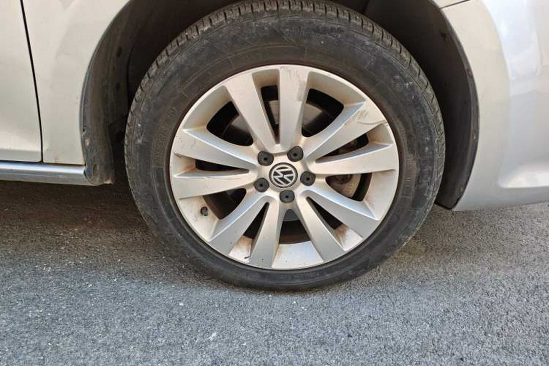 Used Volkswagen Bora 2011 1.4T Automatic Comfort Model Right Front Wheel Hub