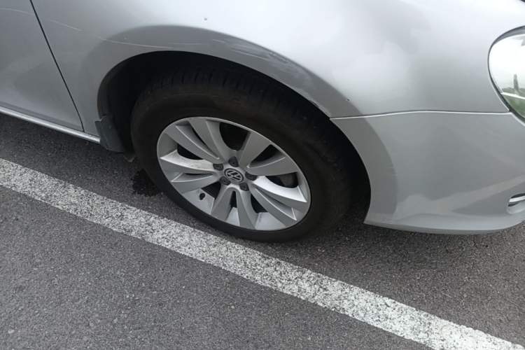 Used Volkswagen Bora 2011 1.4T Manual Comfort Model Right Front Wheel Hub