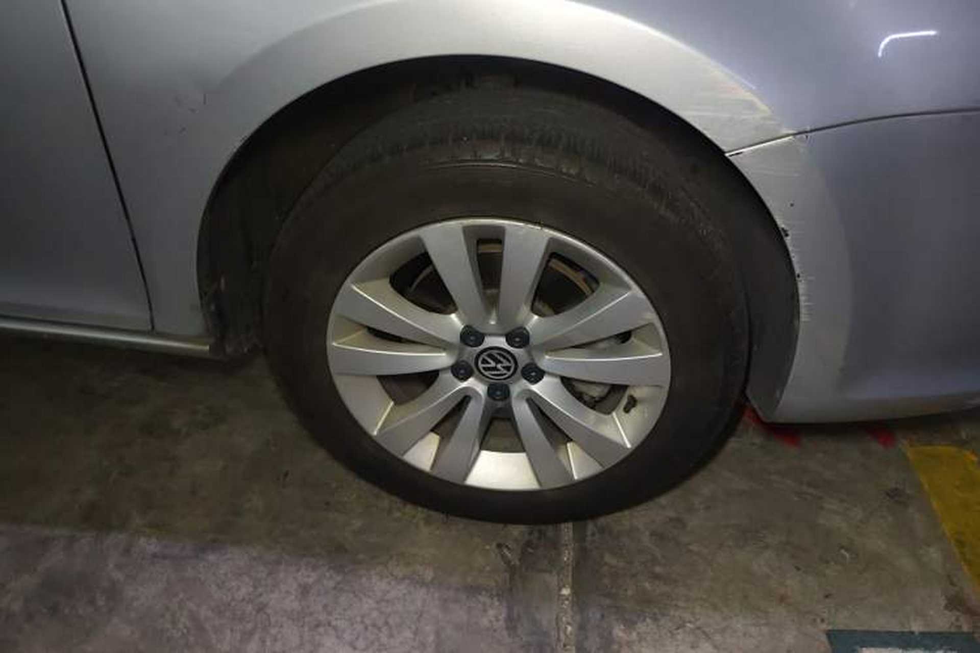 Used Volkswagen Bora 2011 1.4T Automatic Comfort Model Right Front Wheel Hub