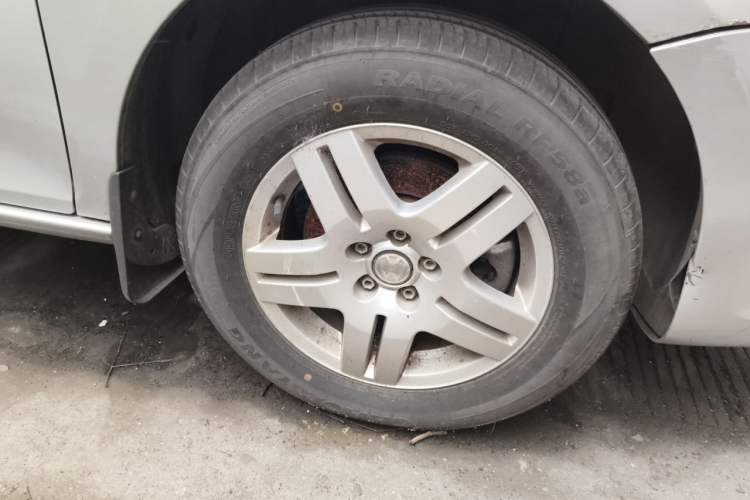 Used Volkswagen Bora 2011 1.6L Automatic Fashion Edition Right Front Wheel Hub