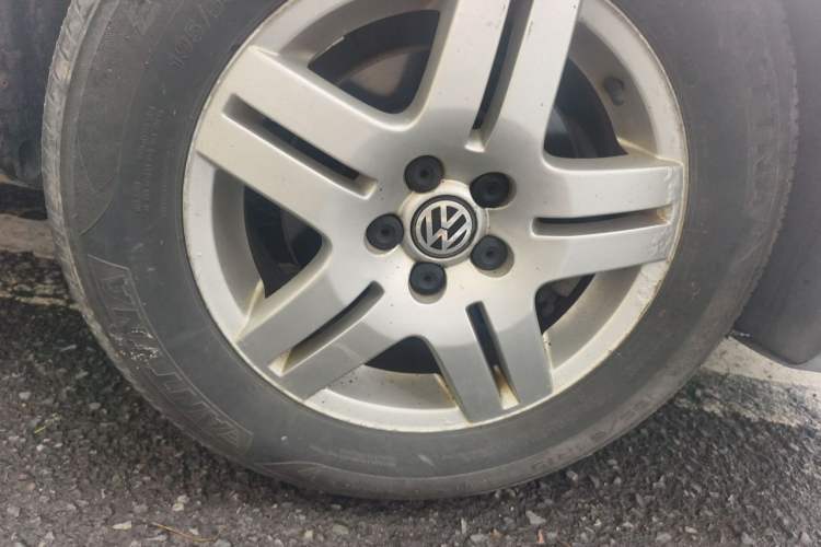 Used Volkswagen Bora 2011 1.6L Automatic Comfort Model Right Front Wheel Hub