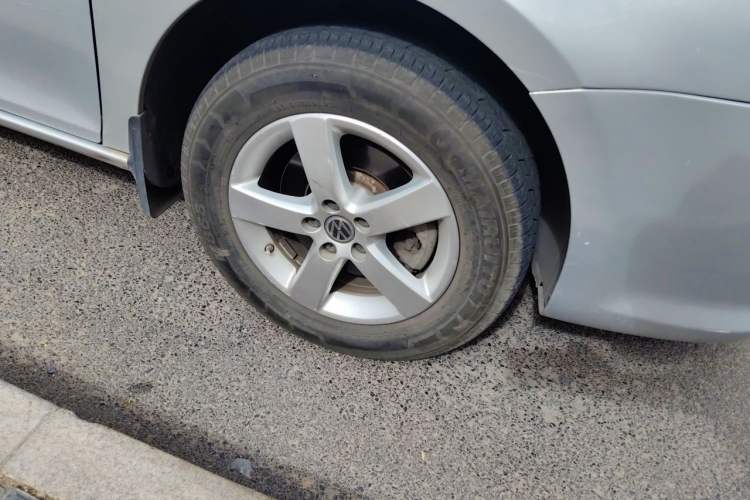 Used Volkswagen Bora 2011 1.6L Manual Comfort Version Right Front Wheel Hub