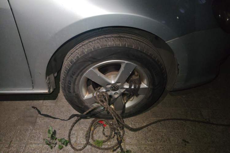 Used Volkswagen Bora 2011 1.6L Manual Fashion Edition Right Front Wheel Hub