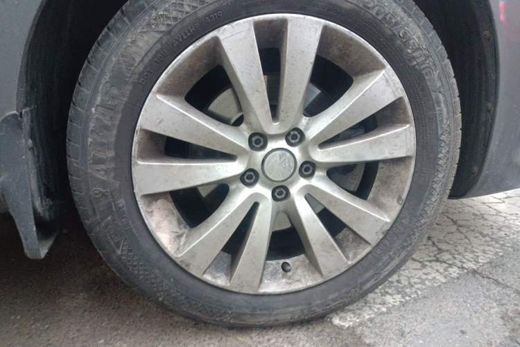 Used Volkswagen Bora 2011 1.4T Automatic Comfort Model Right Front Wheel Hub