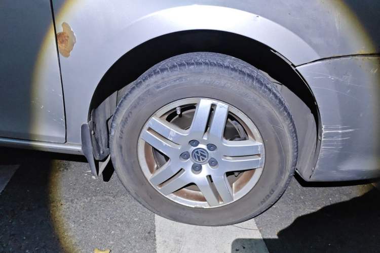 Used Volkswagen Bora 2011 1.6L Automatic Fashion Edition Right Front Wheel Hub