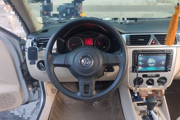 Used Volkswagen Bora 2011 1.6L Automatic Fashion Edition Steering Wheel