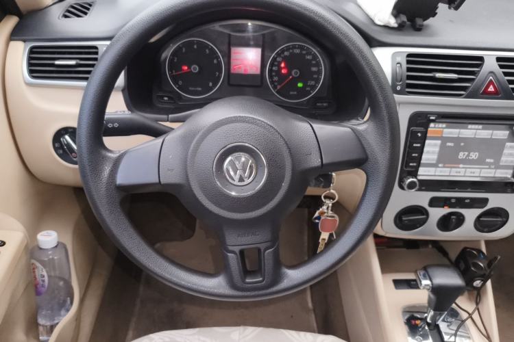 Used Volkswagen Bora 2011 1.6L Automatic Fashion Edition Steering Wheel