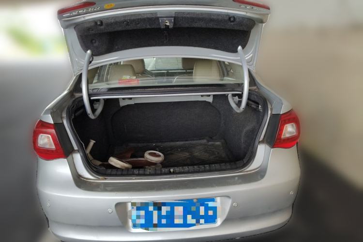 Used Volkswagen Bora 2011 1.6L Automatic Fashion Edition Trunk